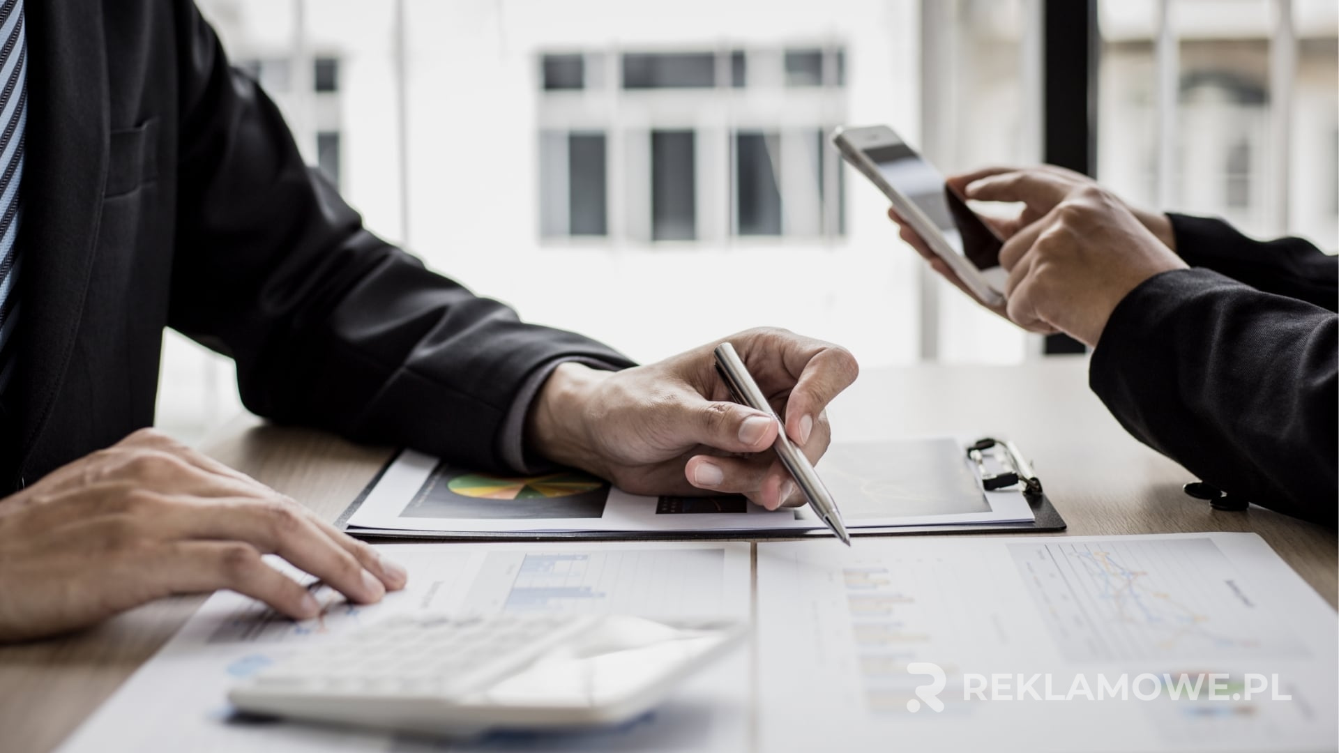 Gadżety reklamowe na stole